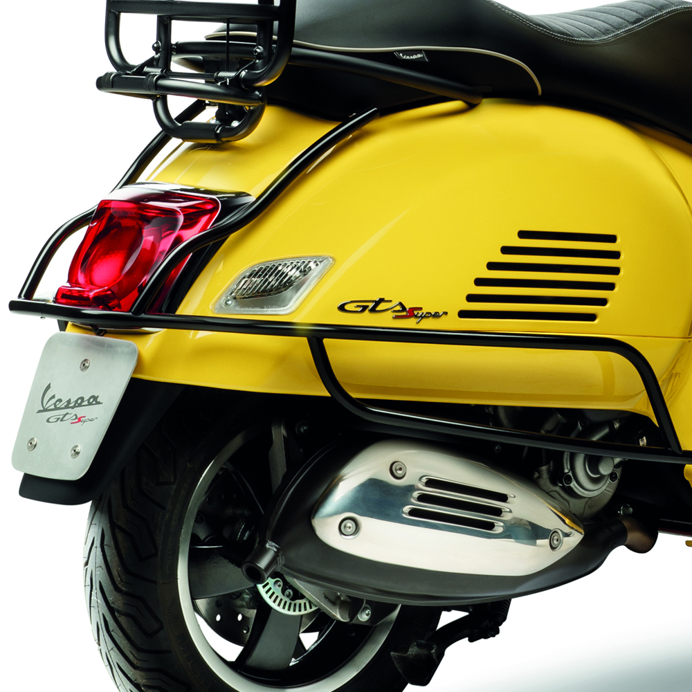 Barra de protección trasera negra para Vespa GTS